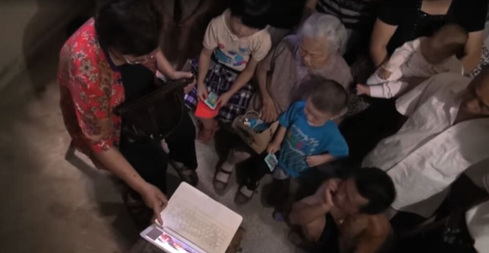 Показывает условия, где будут находиться дети приговорённого к смертной казни