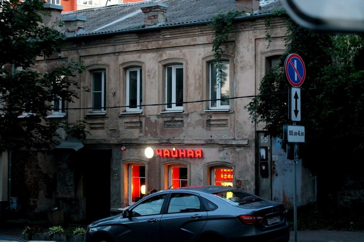 Летним теплым вечером на улице Пятницкого. Фото Людмилы Потаповой