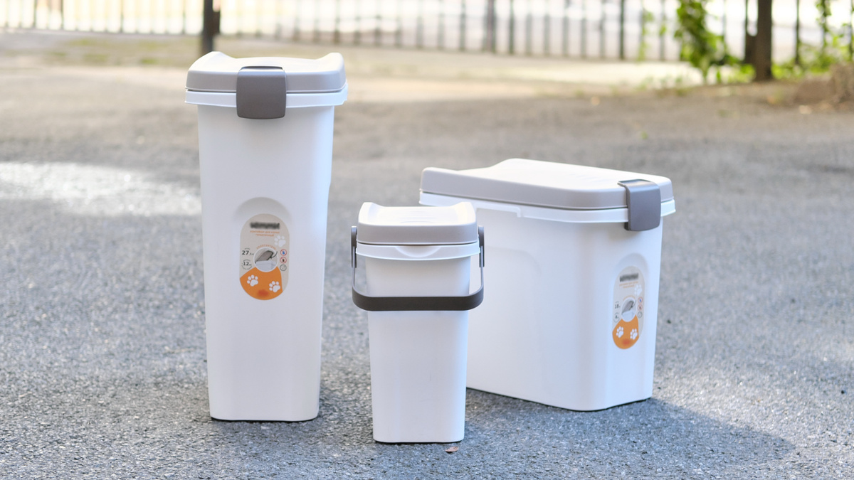 Семейка контейнеров на 27, 18 и 7 литров. Фото @kinologsmirnov.ru