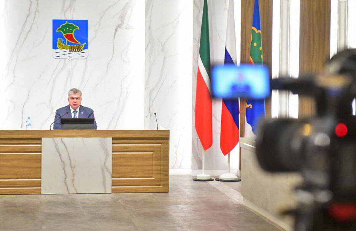 Наиль Магдеев: «Да, мы сначала даем льготы, а потом собираем налоги. И, как видно, с лихвой окупаем»Фото: nabchelny.ru