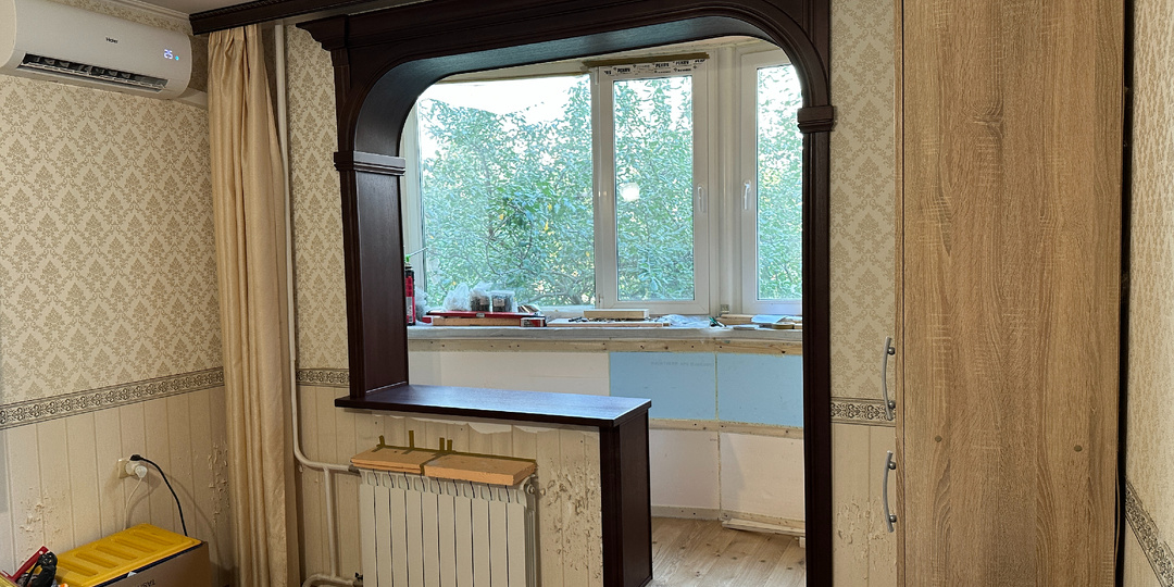 ✨ Арка в проходе на балкон из дуба