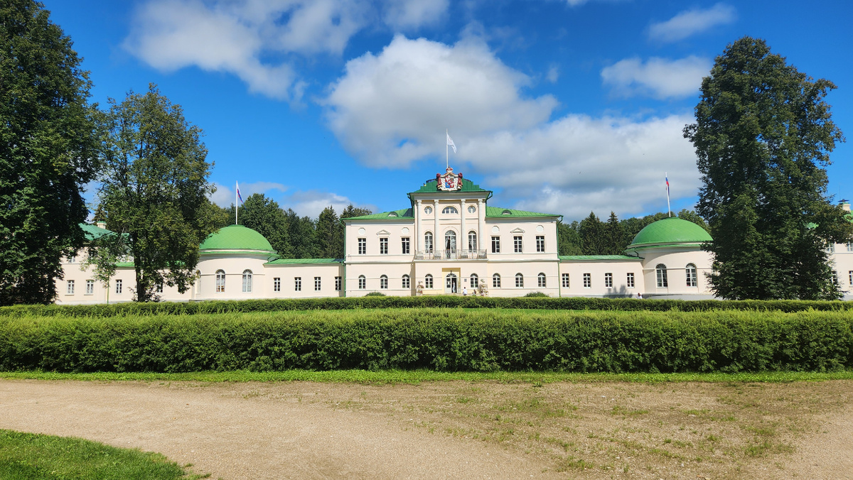 Вот так выглядит усадьба сейчас.