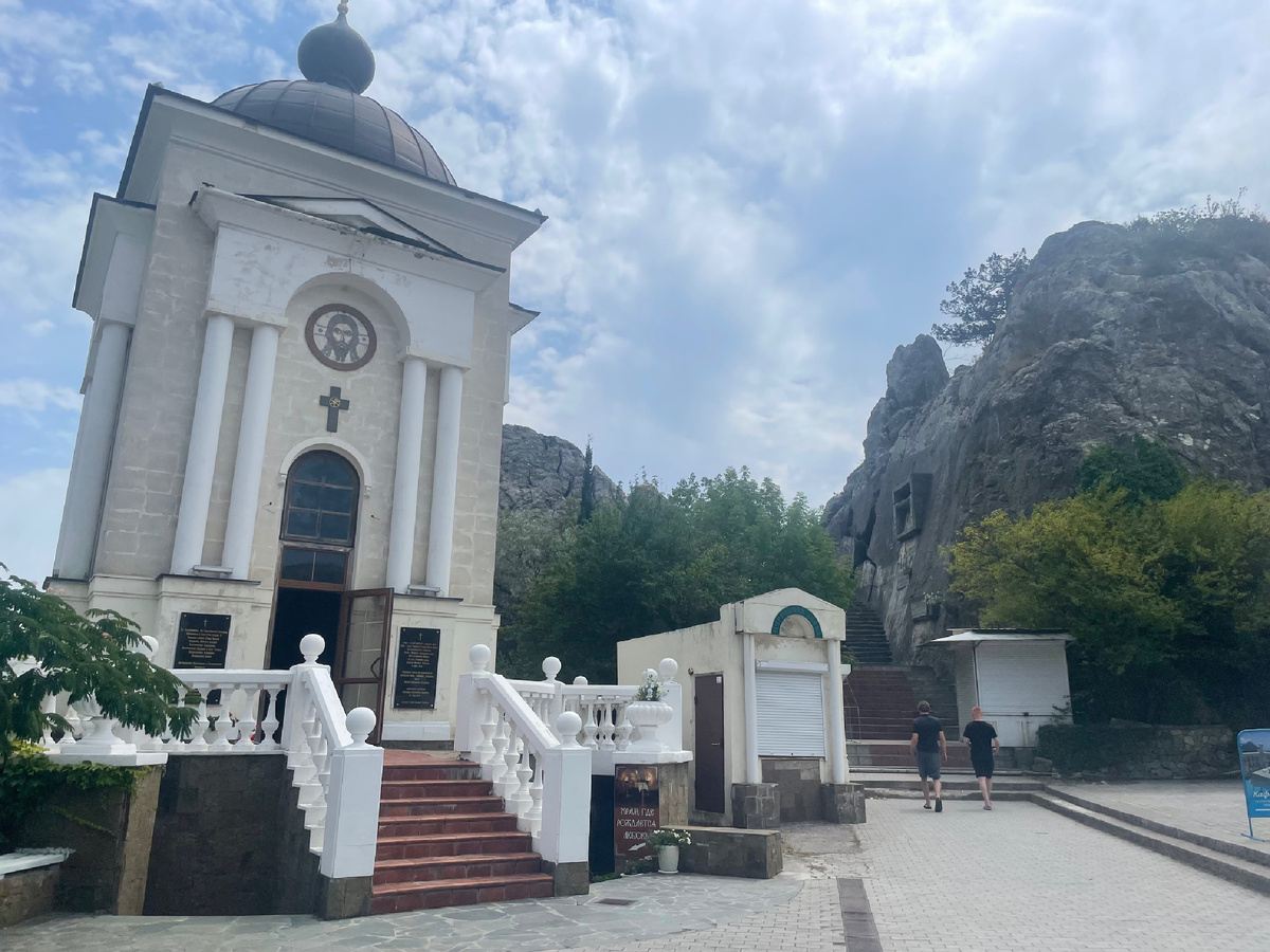 На Ласпинском перевале близ Севастополя находится храм-часовня Рождества Христова