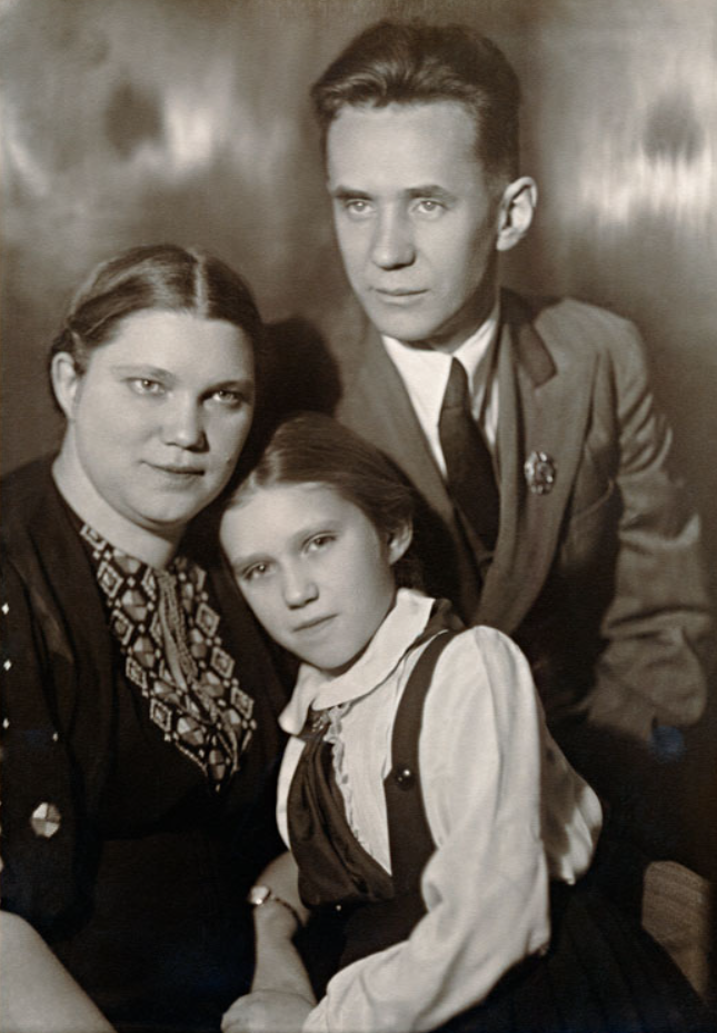 Алексей Николаевич, Клавдия Андреевна и Людмила Косыгины, 1940 год