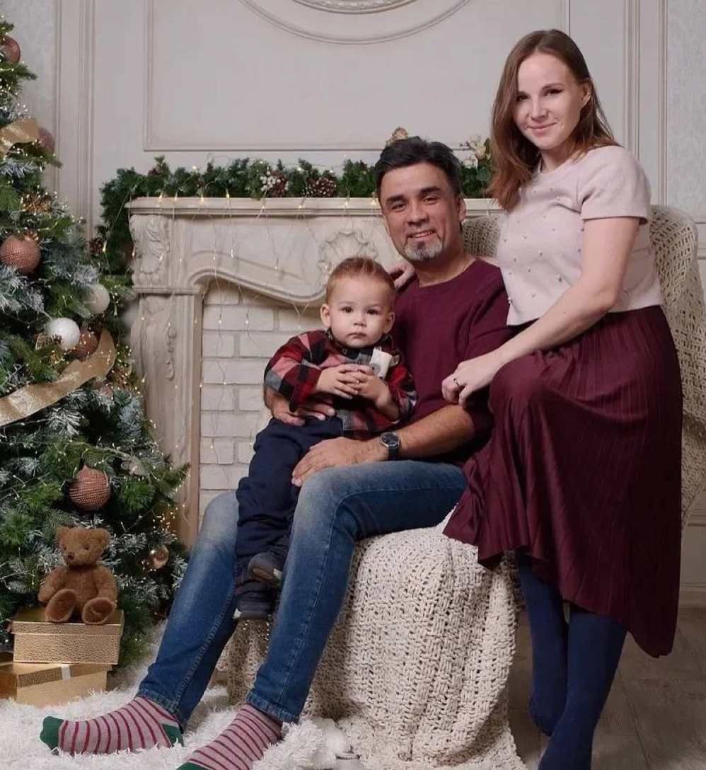 Александр с супругой Анастасией и сыном Павлом