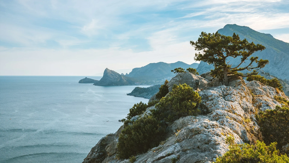 Куда поехать на море в России летом