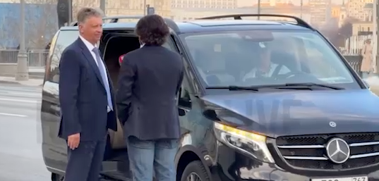 Почему директор Мерседеса ездит на Мерседесе я понимаю. Но почему директор АвтоВАЗа ездит на Мерседесе? Очередное дно?