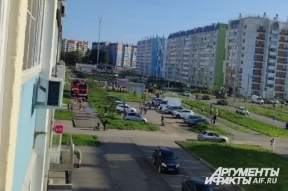    В челябинском микрорайоне Чурилово загорелась квартира многоэтажки