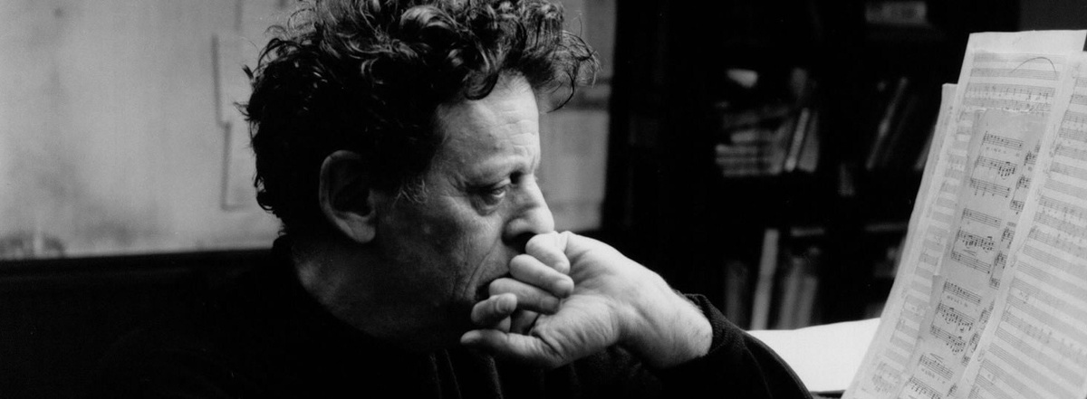 Филип Моррис Гласс (англ. Philip Morris Glass) — американский композитор, один из наиболее влиятельных музыкантов второй половины XX века. Его творчество принято относить к минимализму, но сам Гласс характеризует свой стиль как «музыку с повторяющейся структурой».