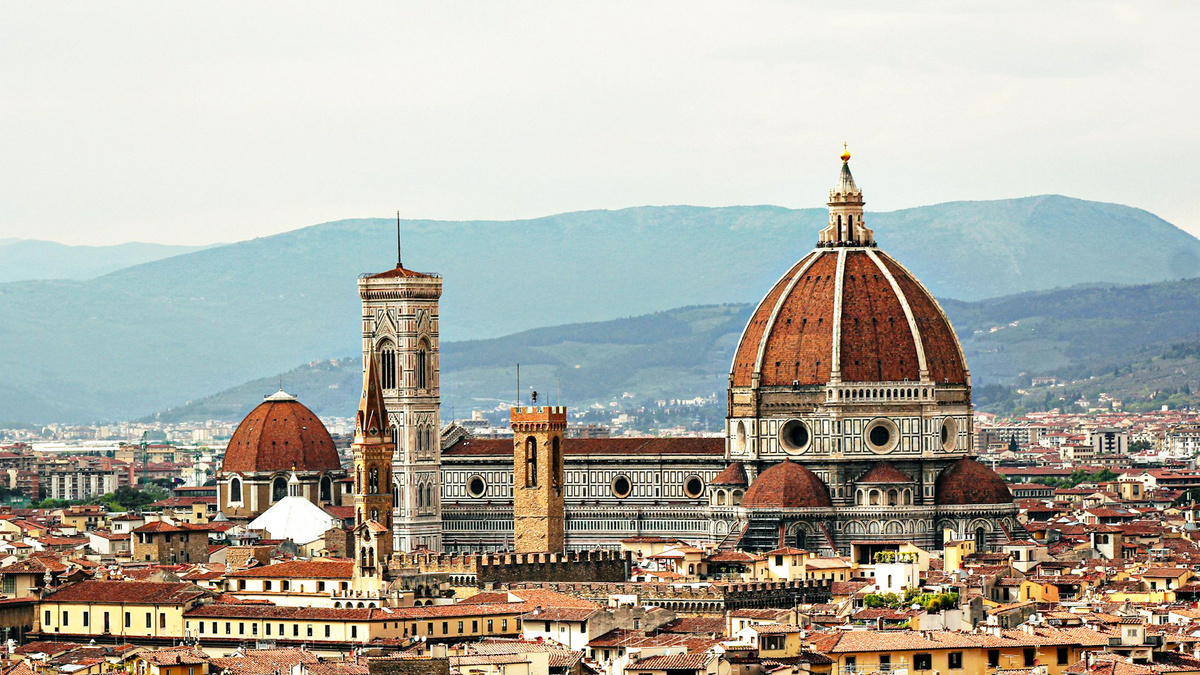 Панорама Флоренции: в центре — кафедральный собор Санта-Мария-дель-Фьоре (Дуомо)