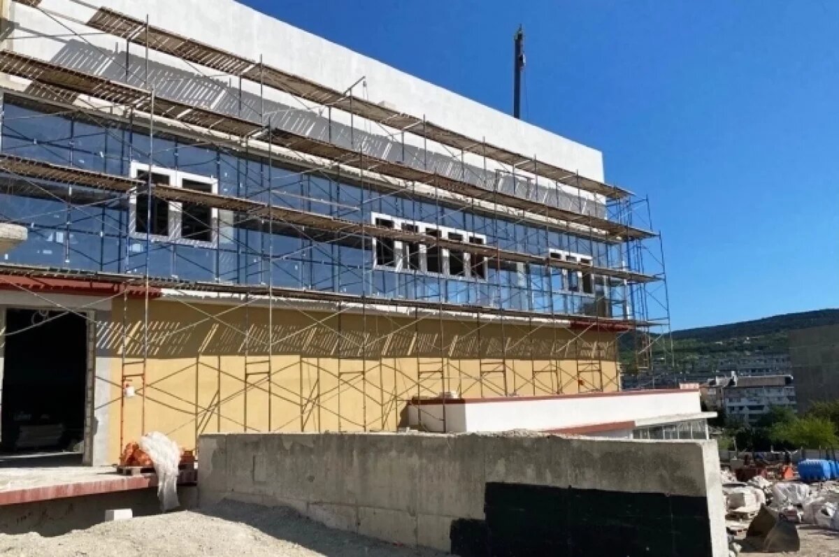    На тысяче объектах в Крыму ведутся работы по госпрограммам и нацпроектам