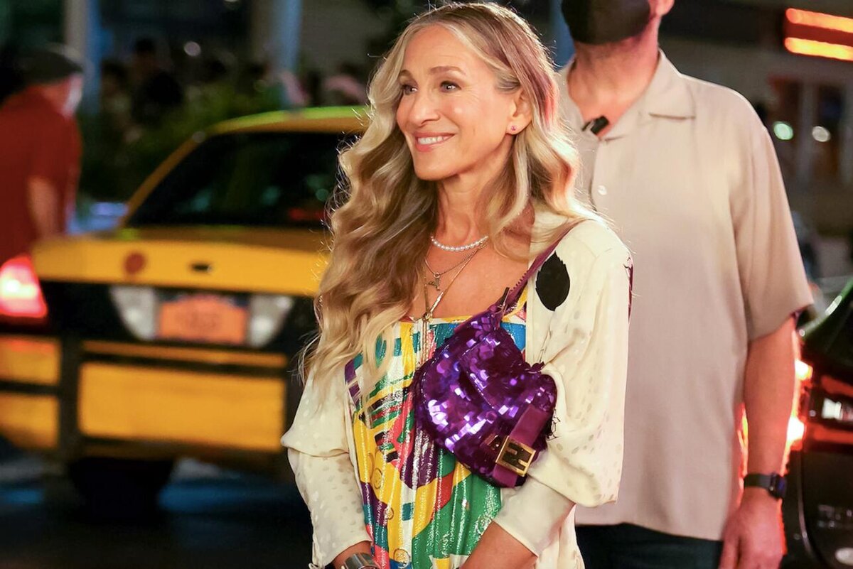 «И просто так», реж. Майкл Патрик Кинг, Джиллиан Робеспьер, Ниша Ганатра. Фото: кадр из сериала