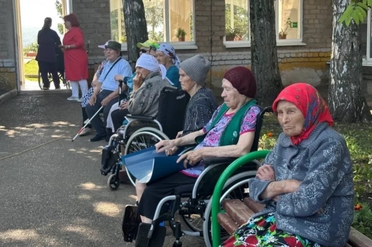    «Сдала сюда мама».