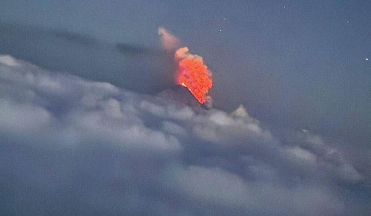     Сход раскаленной лавы вулкана Ключевской. Источник: Telegram Автор фото: Камчатский филиал ФИЦ ЕГС РАН