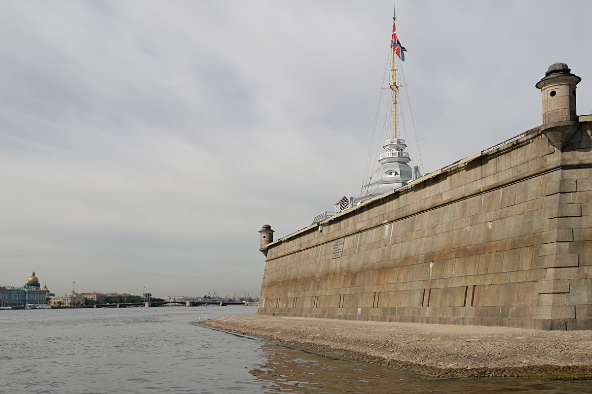Стена Петропавловской крепости