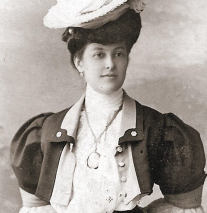 Софья Омирова / Википедия