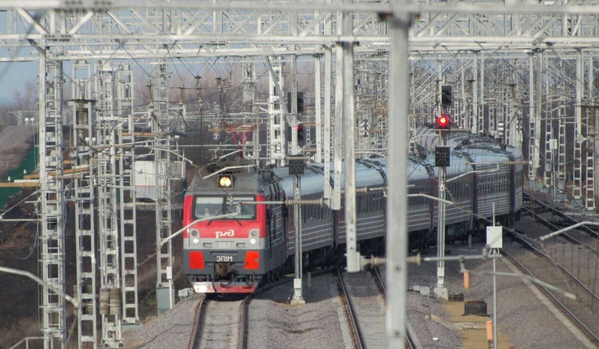     Пассажирский поезд. Источник: © РИА Новости Автор фото: Илья Питалев
