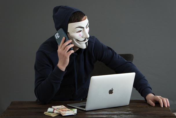 Только что сорвали твой сон? Не кричи в трубку — это их кормит. Коллекторы играют в игру «Сломай психику». Вот твои правила: 