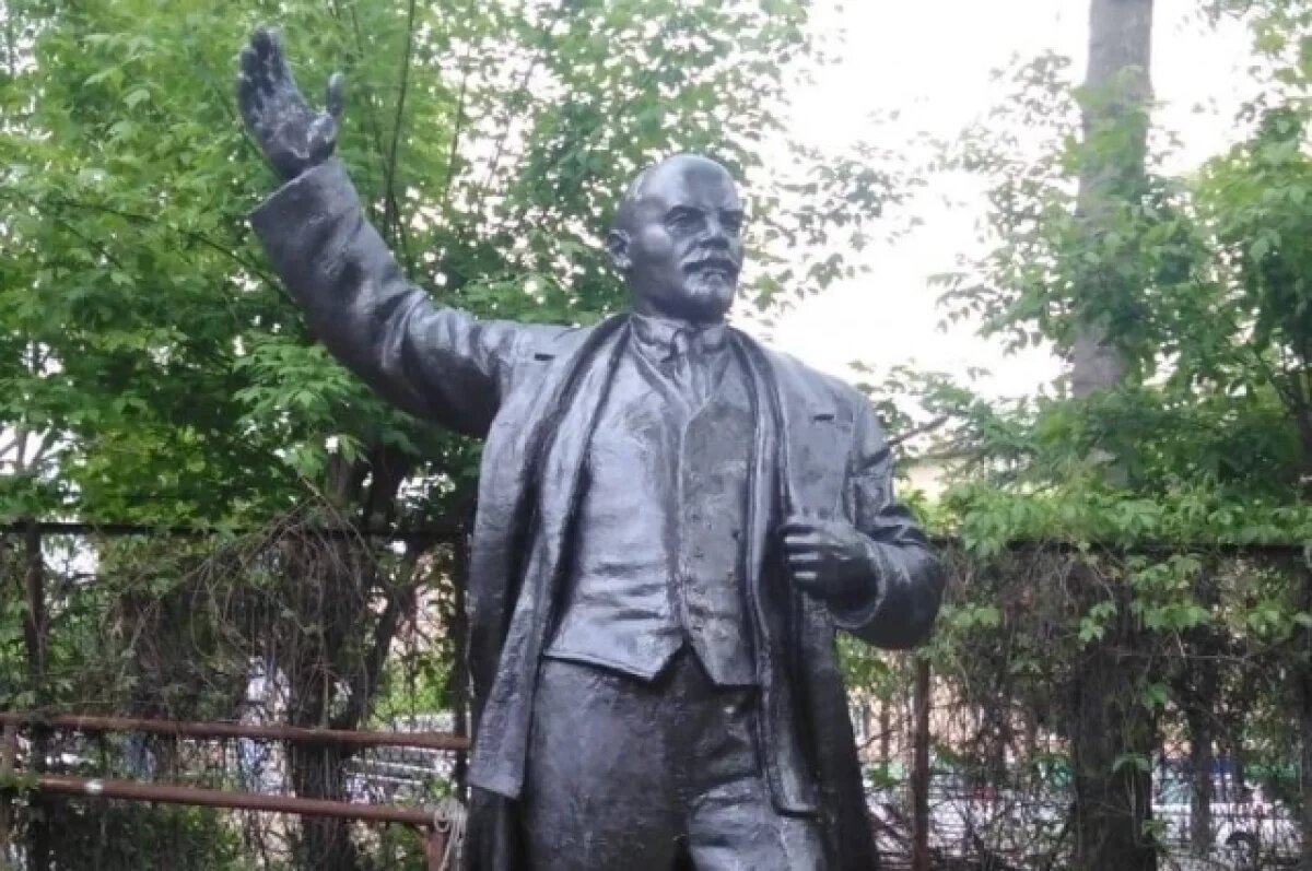    В Хмельницкой области демонтирован последний на Украине памятник Ленину