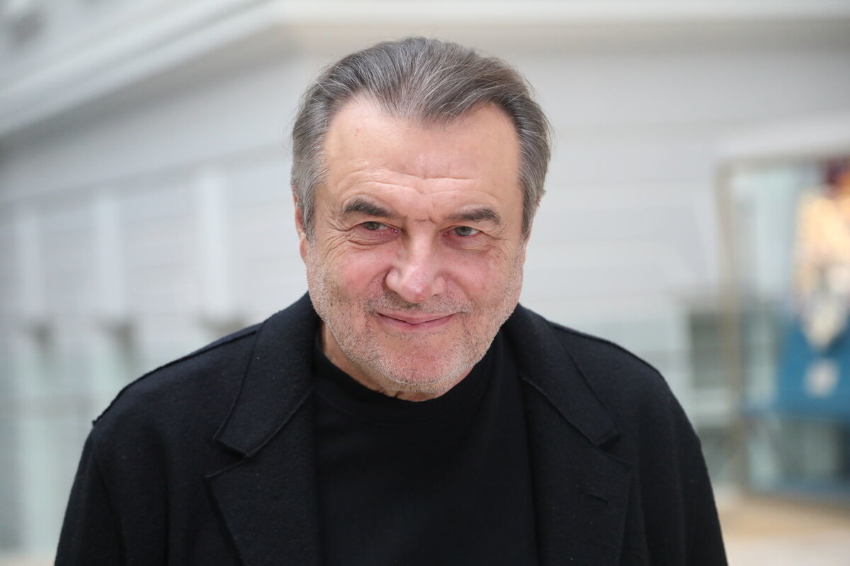 Народный артист РФ режиссер Алексей Учитель. Интересно, когда это он народным артистом стать успел?