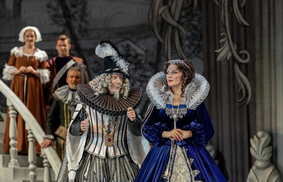    Спектакль «Собака на сене» мгновенно завоевал популярность у зрителей