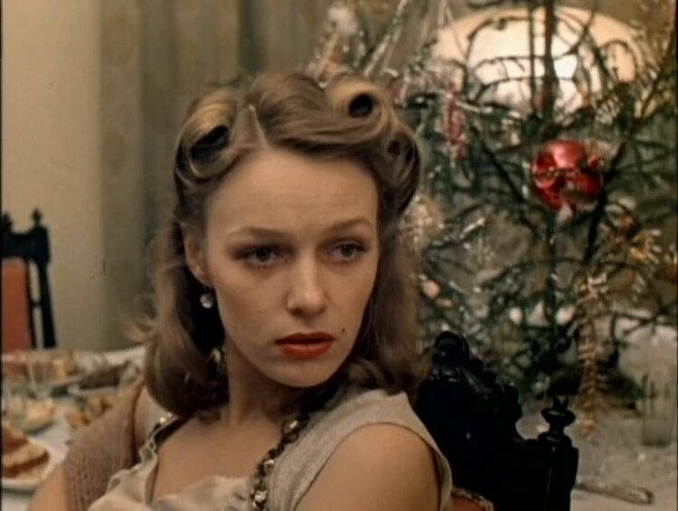 Наталья Андрейченко в фильме "Военно-полевой роман". Фото: кадр фильма.