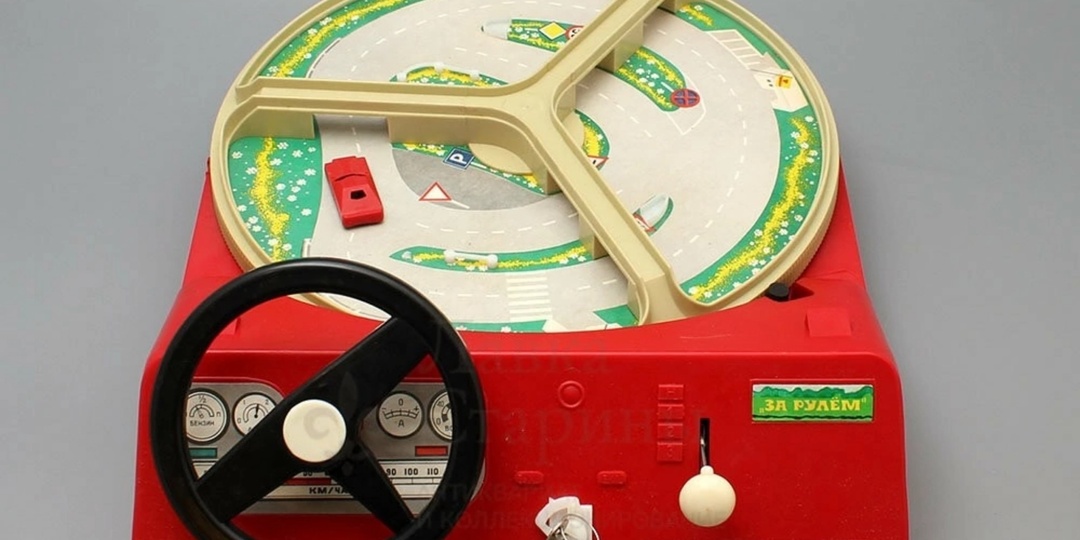 В эпоху СССР дети обладали удивительным набором развлекательных предметов.