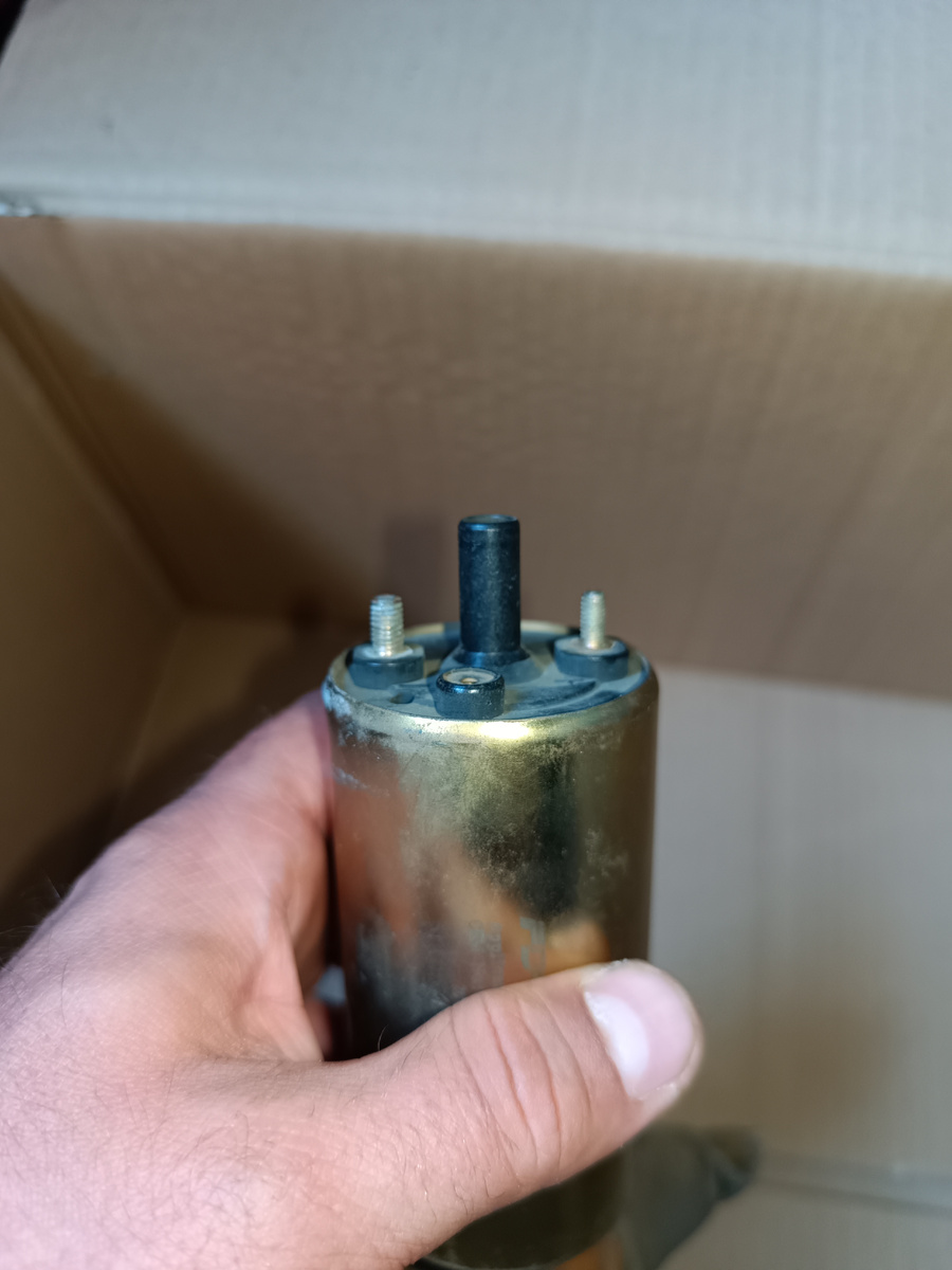 Подключение питания бензонасоса на шпильках гайками