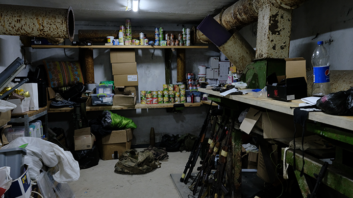    В первый же день отряд показал настоящие чудеса. К обеду со склада исчезли все консервы, к вечеру - сгущёнка. Фото: Woodan/Shutterstock