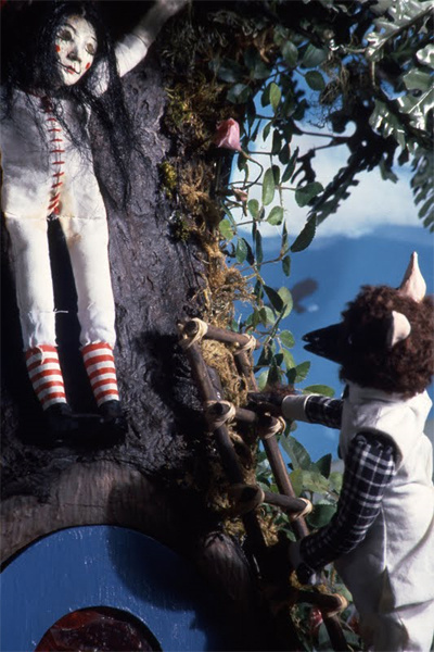 Кадр из мультфильма «Кровавый чай и красная ниточка» (2006)