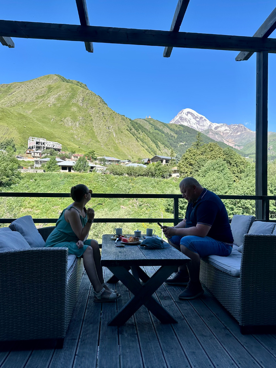 Завтрак с видом на Казбек, Грузия