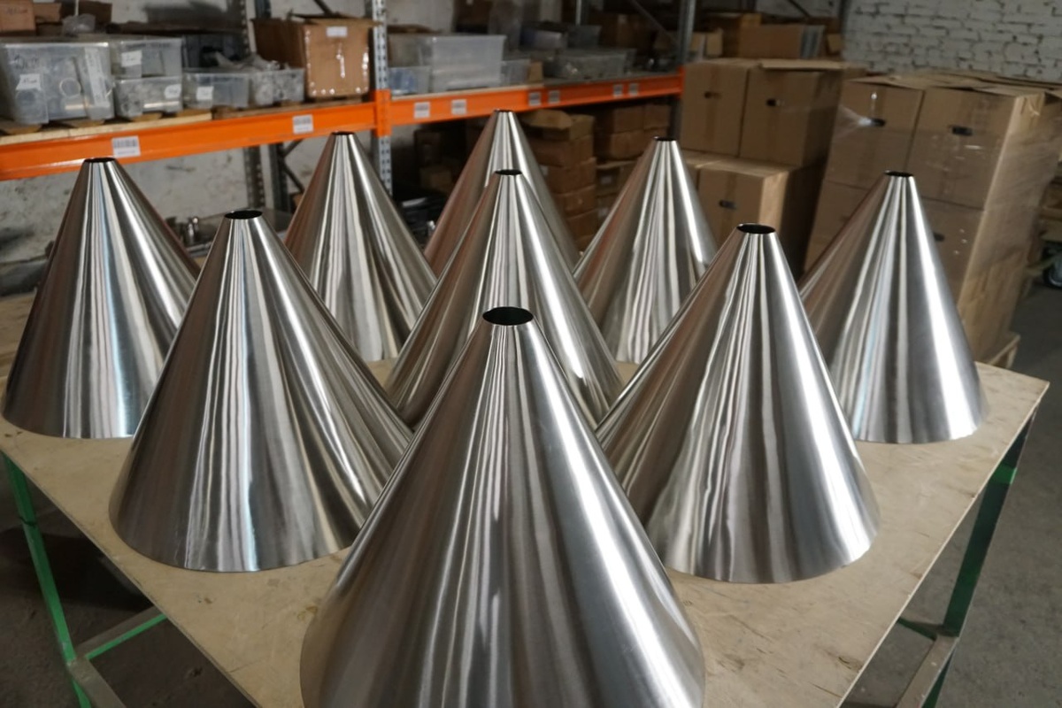 Воронки из нержавеющей стали AISI 304 толщиной 1,5 мм.