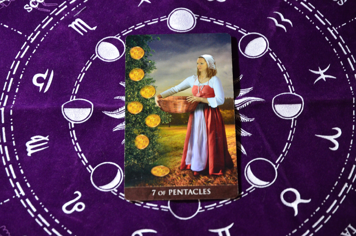 Таро расклад: Как сложится взаимодействие с интересующим человеком в ближайшем будущем?