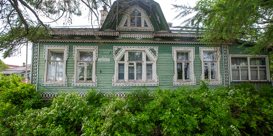 Прогулка по Белозерску: о чём рассказывают местные улочки. Смотрим купеческие особняки, деревянные домики, храмы