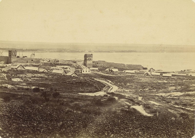 Феодосия. Лагерь у старой генуэзской цитадели в 1883 году. Архивное фото из интернета.