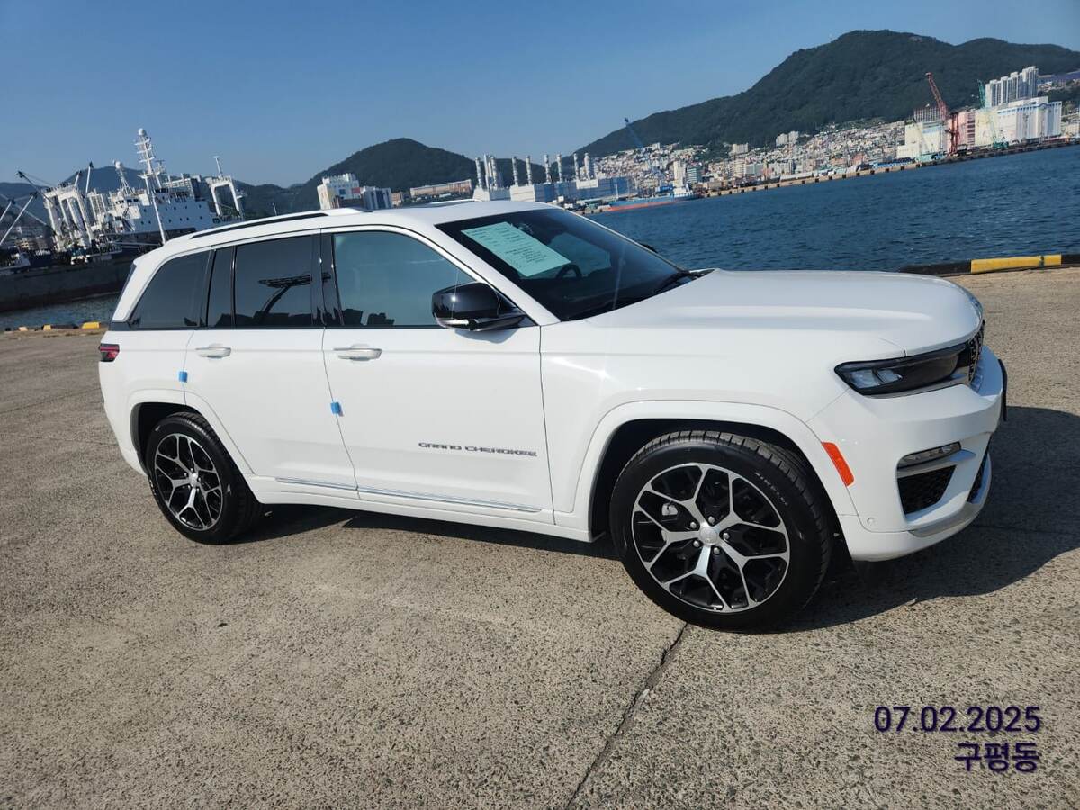 Южная Корея, отправляем Grand Cherokee 4xe по заказу. +7-999-912-87-47 