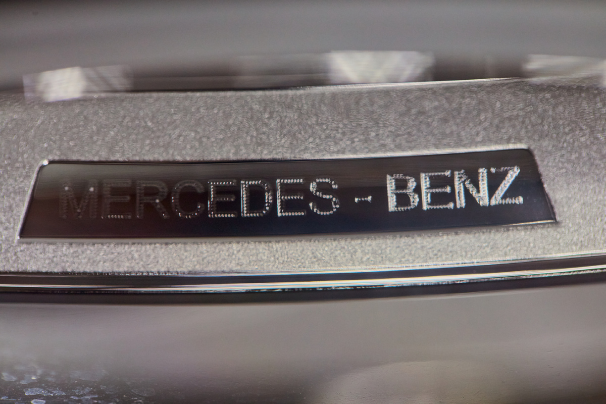 Источник фото: https://custom-heroes.ru/raboty/vid-uslugi/avtosvet/tyuning-far/mercedes-benz-g-class-tyuning-far-bez-avtomobilya-da-eto-vozmozhno/