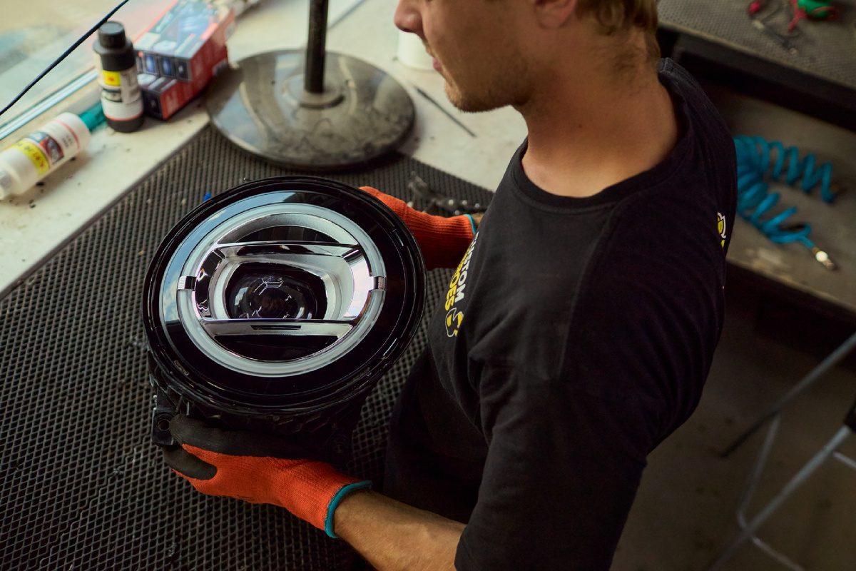 Источник фото: https://custom-heroes.ru/raboty/vid-uslugi/avtosvet/tyuning-far/mercedes-benz-g-class-tyuning-far-bez-avtomobilya-da-eto-vozmozhno/