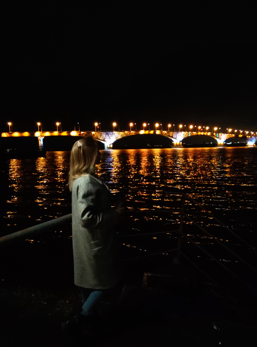 Снова автор канала на фоне моста через Волгу. Наш город Саратов тоже очень красив и у нас тоже есть, на что посмотреть.