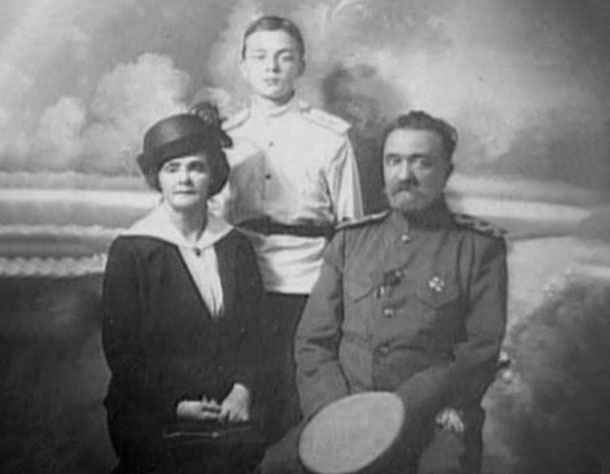 Фёдор Никитин с родителями