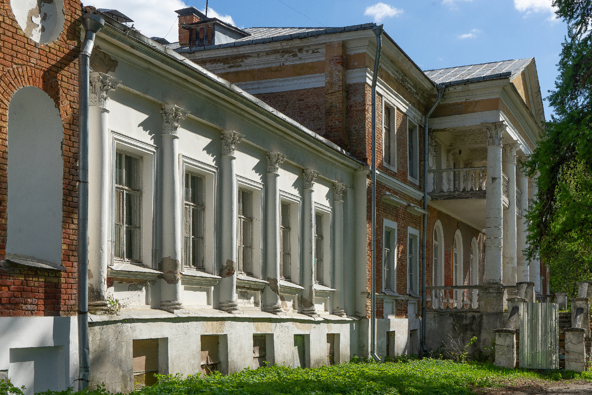 Главный дом усадьбы Воробьево.