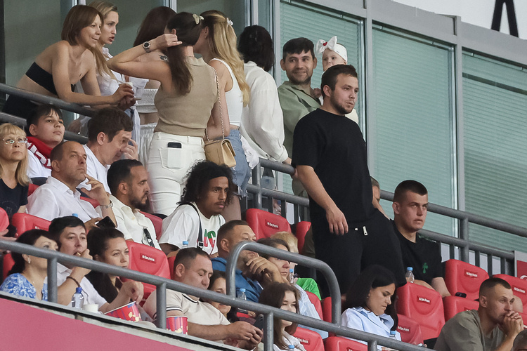    Мехди Дорваль (в центре) на матче «Рубина» / фото: Сергей Елагин, «БИЗНЕС Online»