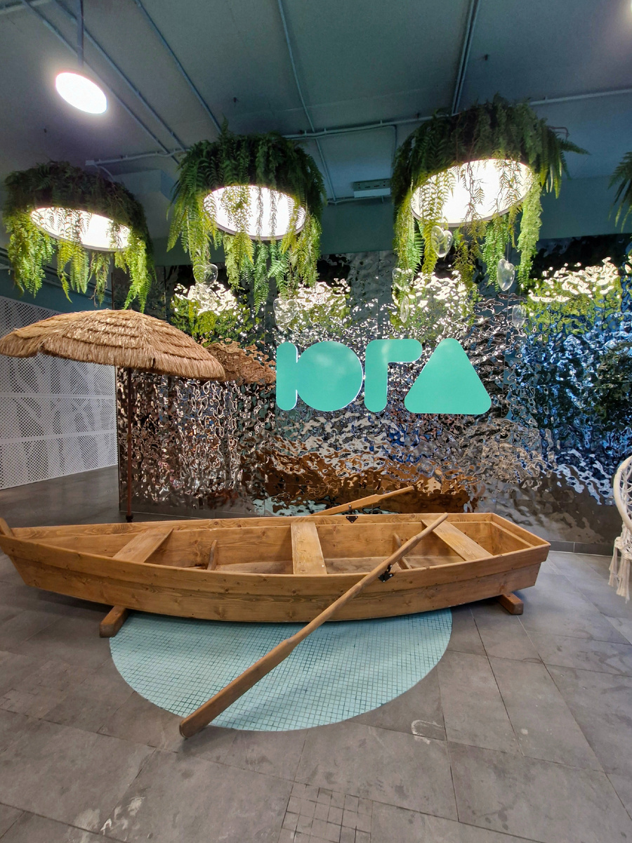 Внутри много локаций для фото