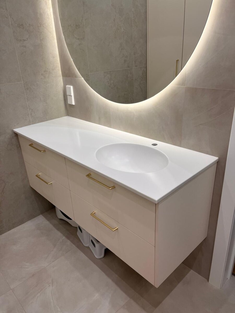 умывальник из акрилового камня