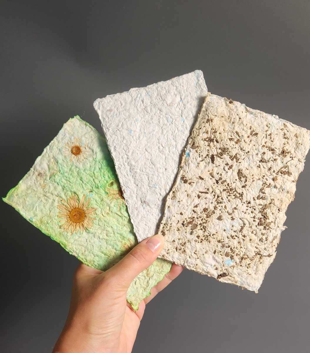 Вид готовой бумаги своими руками. Фото автора "Заметки мастера"