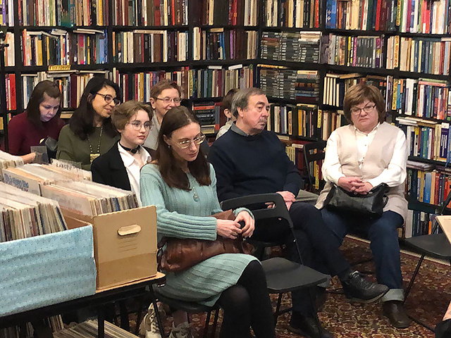 Тверскому букинисту «Что делать?» юбилей. Лет мало, друзей много