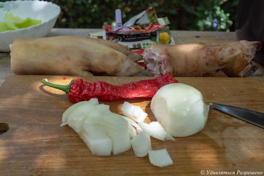 Лук порезали