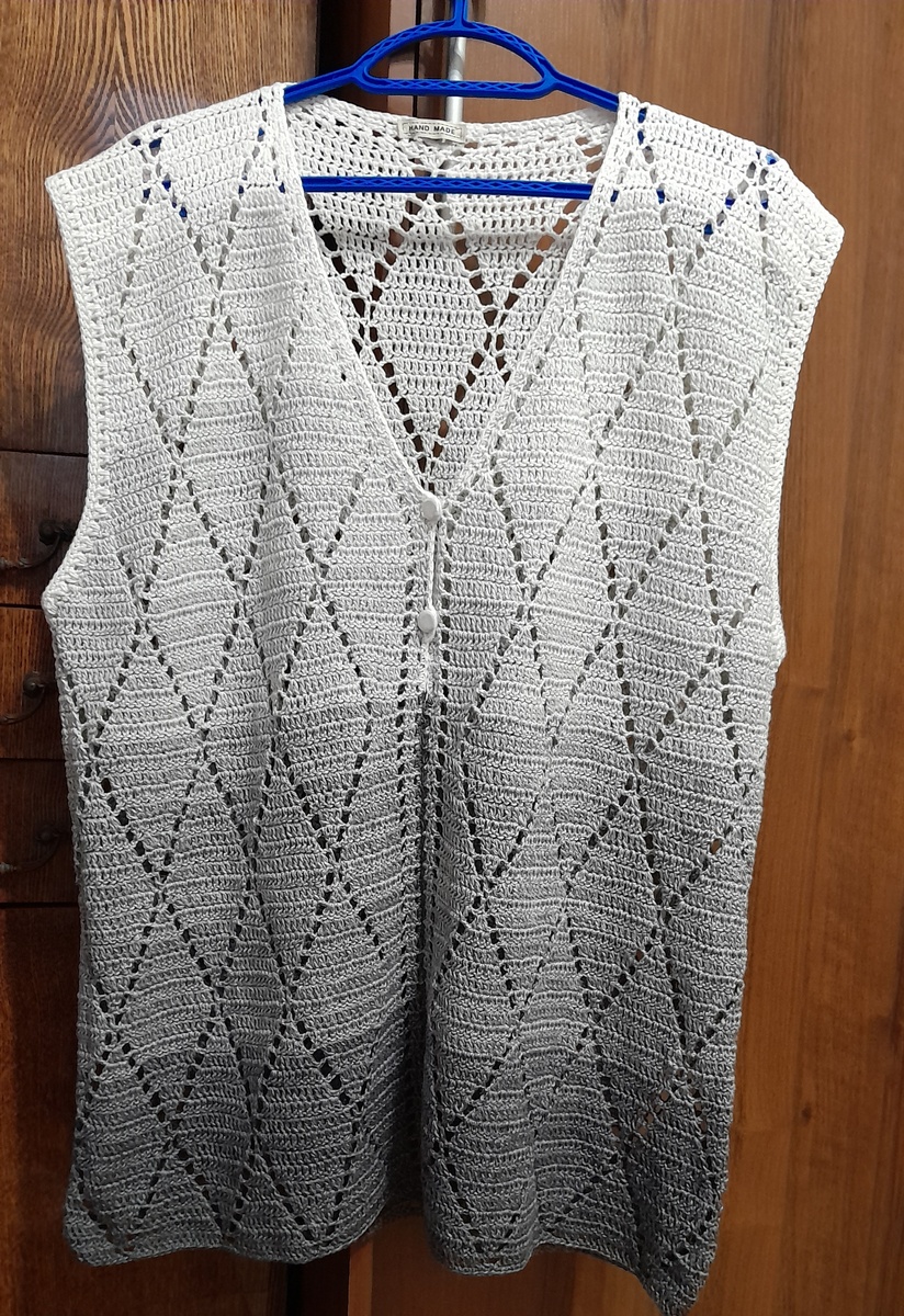 Жилет из пряжи "фловерс",287 гр(пряжа заказчицы)