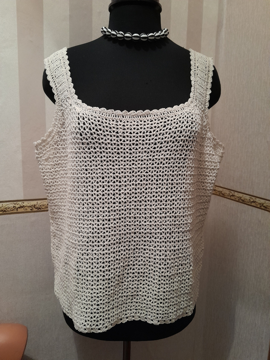 Топ-майка из пряжи "лилия", весит 171 гр.