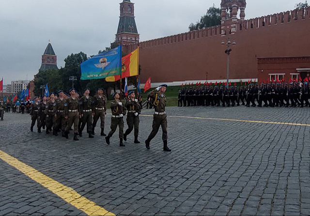 Ребята из тверского клуба «Сириус» прошли парадом по Красной площади
